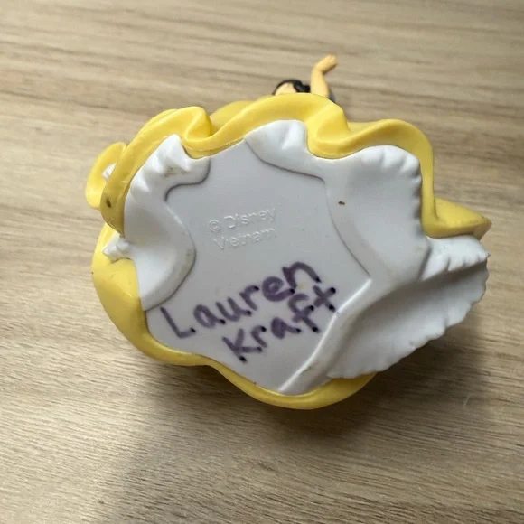 Snow White Vintage Figurine with Yellow Dress - Picture 5 of 5